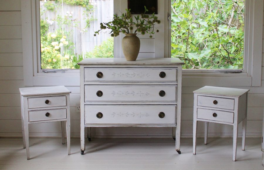Hand Painted Antique Gustavian Style Stencilled Commode/Chest of Drawers