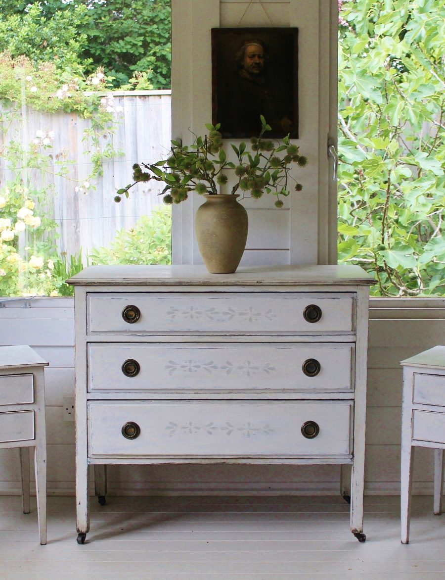 Hand Painted Antique Gustavian Style Stencilled Commode/Chest of Drawers - Image 2