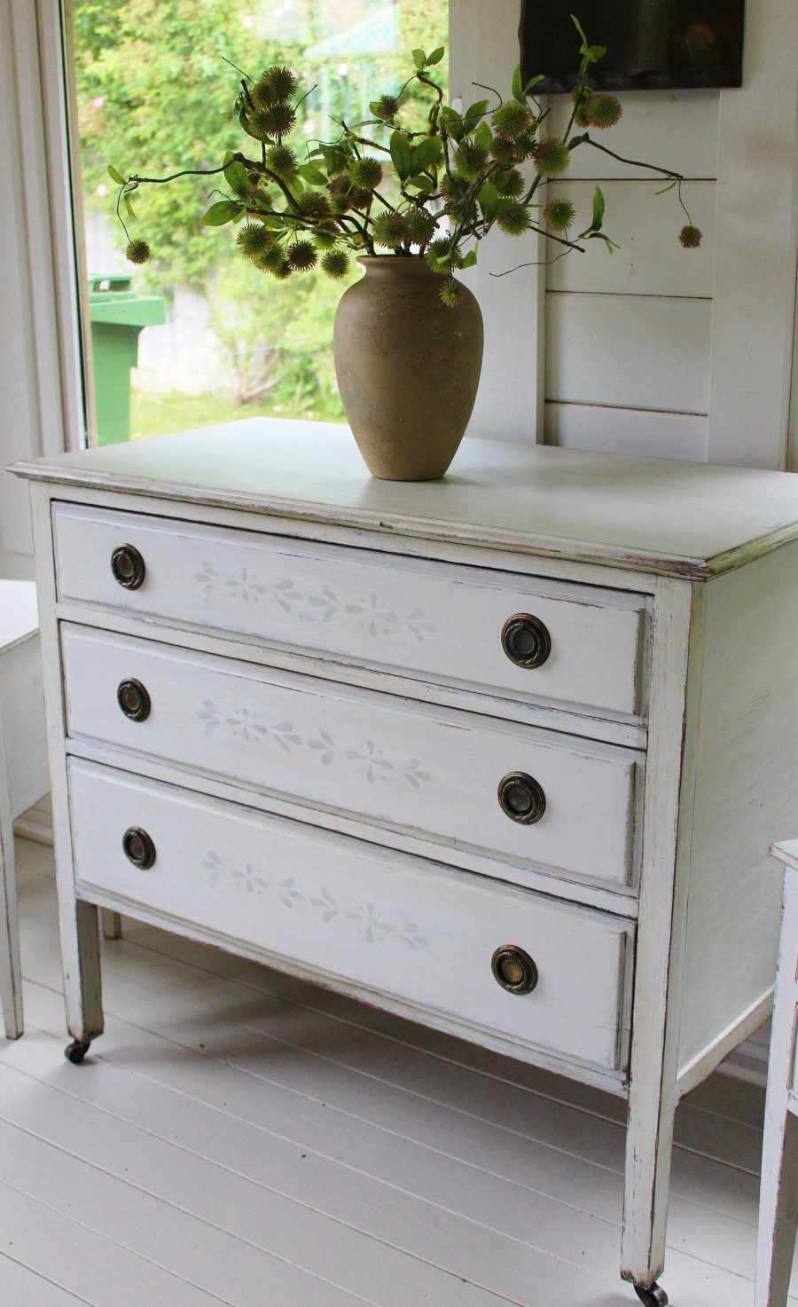 Hand Painted Antique Gustavian Style Stencilled Commode/Chest of Drawers - Image 4