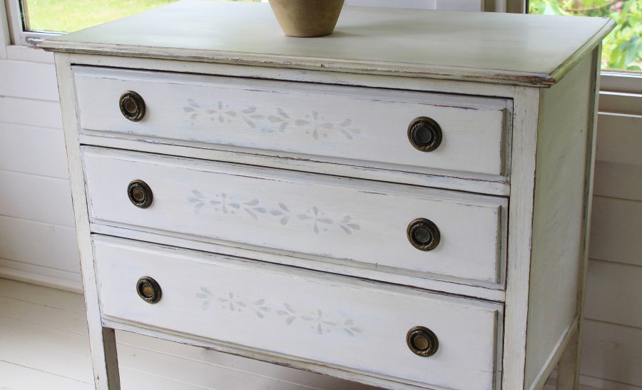 Hand Painted Antique Gustavian Style Stencilled Commode/Chest of Drawers - Image 5