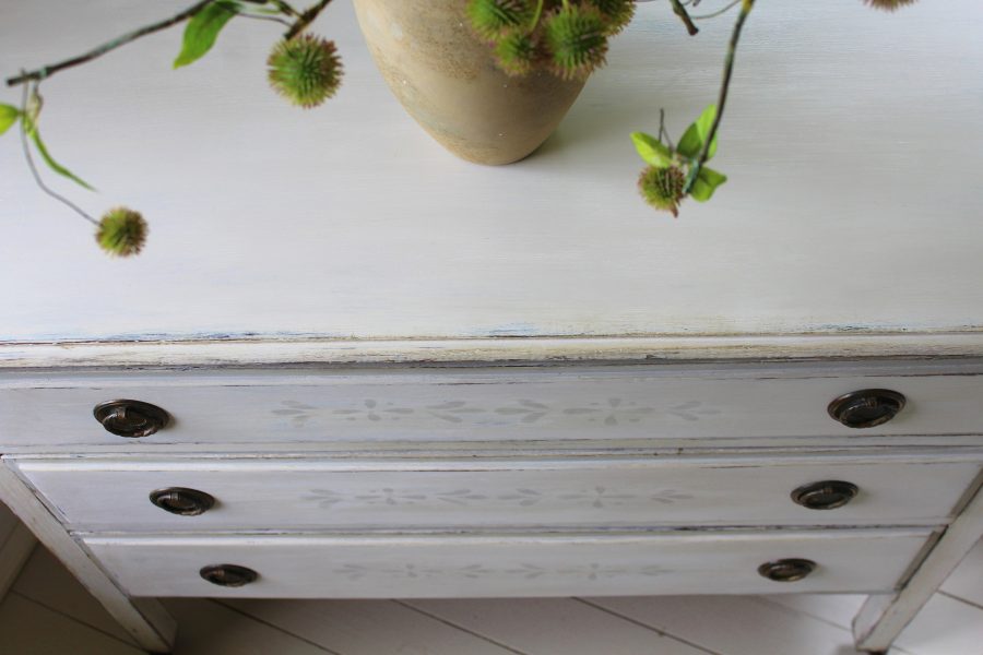 Hand Painted Antique Gustavian Style Stencilled Commode/Chest of Drawers - Image 8