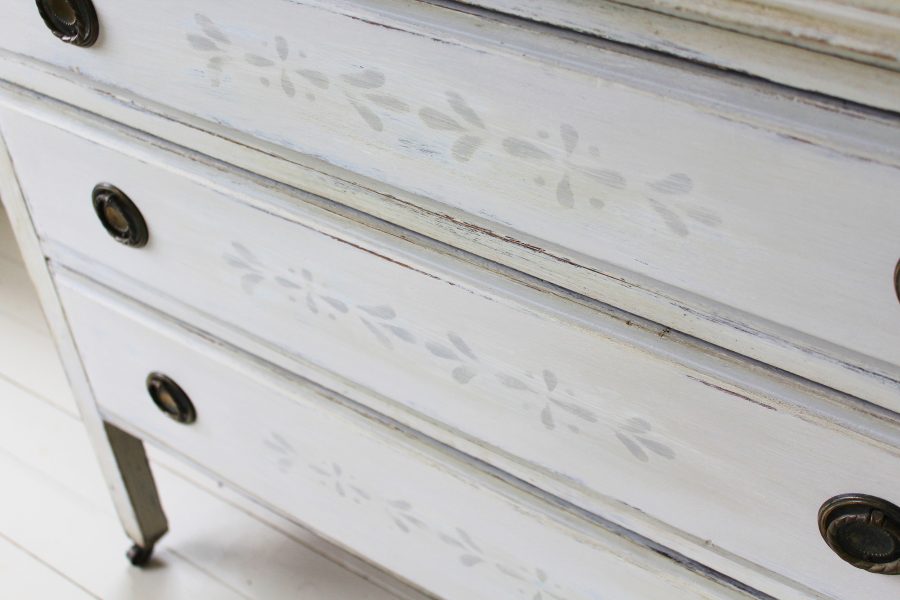 Hand Painted Antique Gustavian Style Stencilled Commode/Chest of Drawers - Image 9